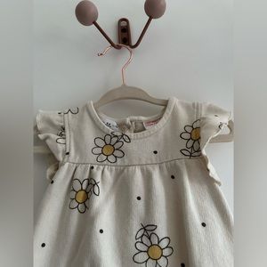 Zara baby girl Daisy romper